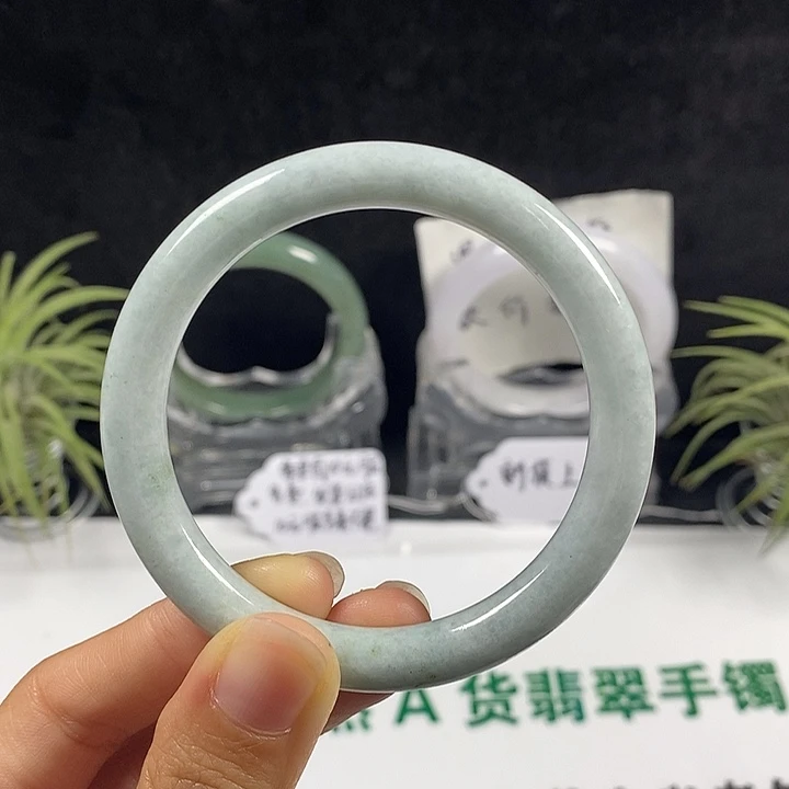 未镶嵌手镯翡翠75号。 53.8圈
