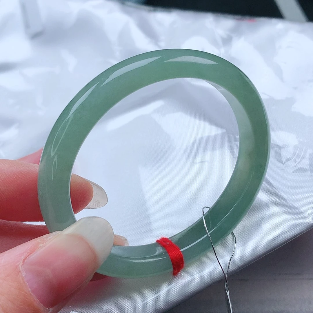 翡翠手镯未镶嵌52贵