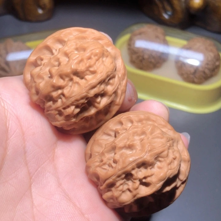 文玩核桃把件39.5磐石