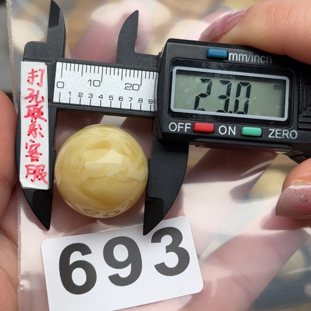 蜜蜡裸石未镶嵌牛*蜜蜡