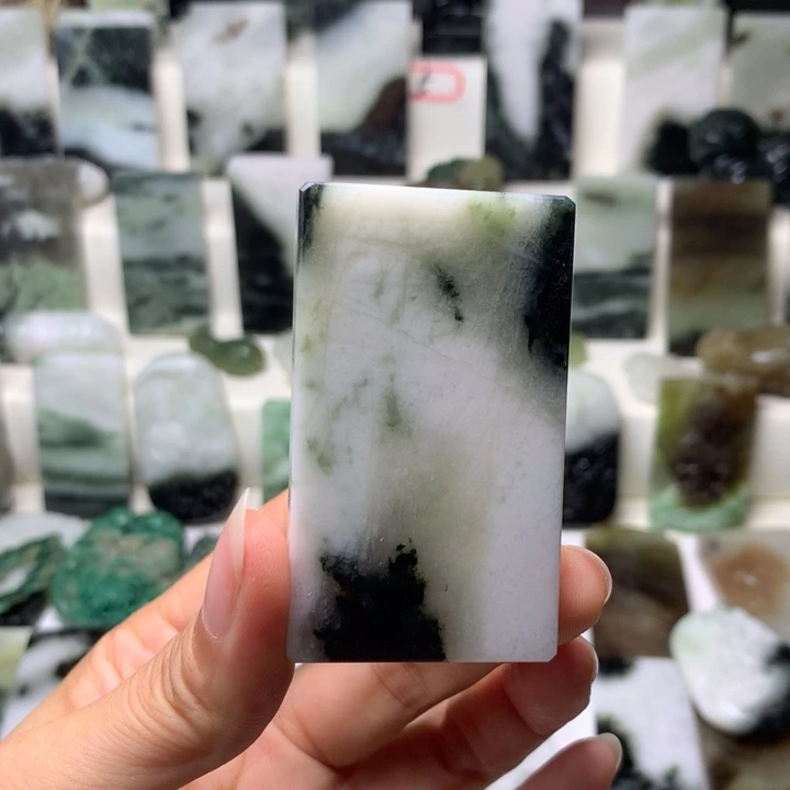 独山玉未镶嵌颈饰