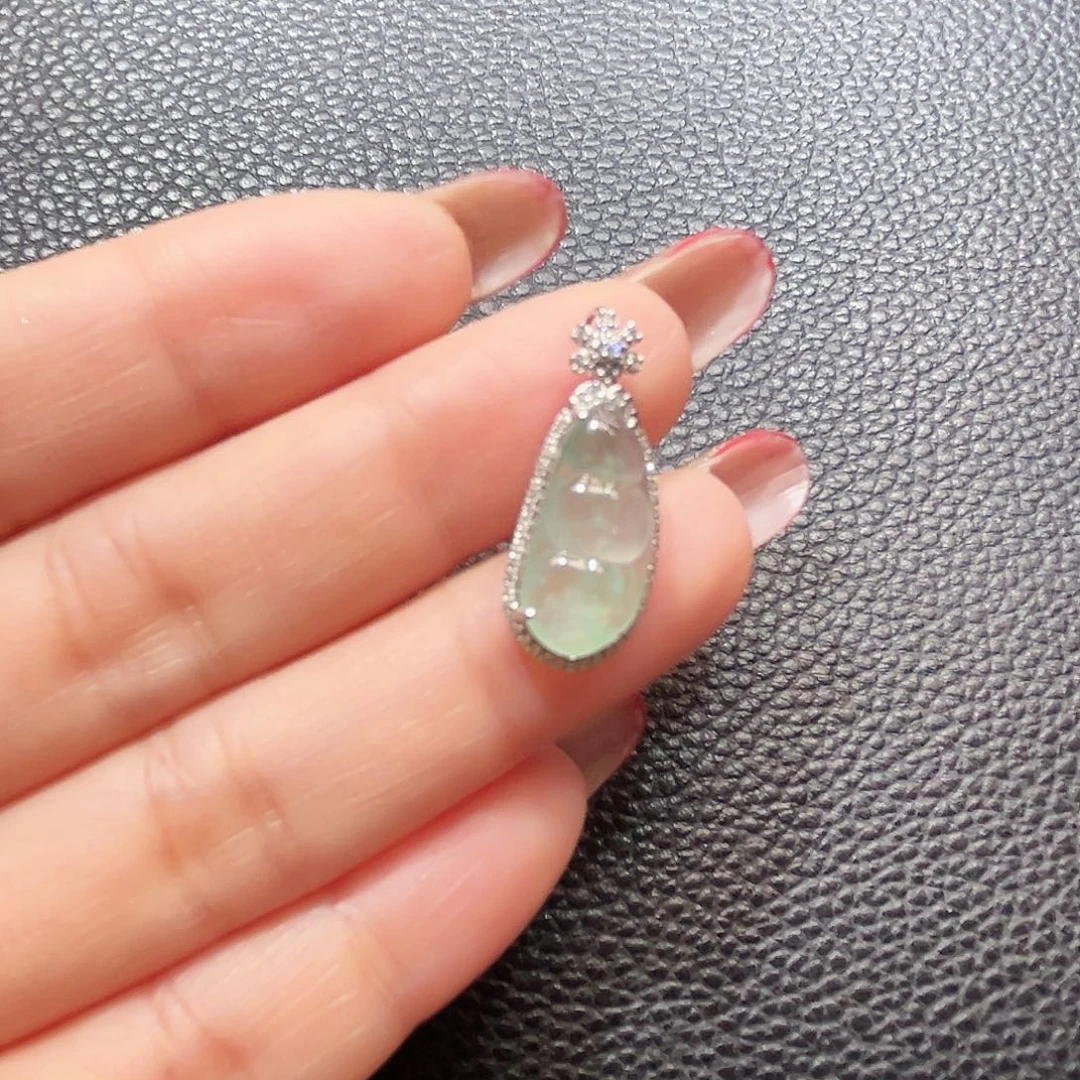 翡翠吊坠(不含链)18K金镶嵌