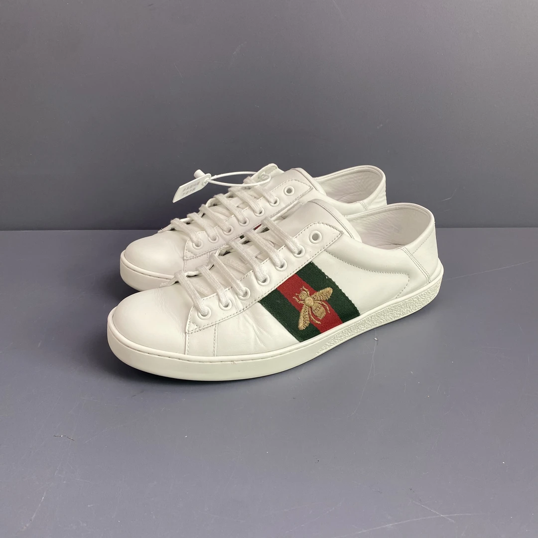 95新 GUCCI/古驰 42码 古驰小蜜蜂 白色板鞋 休闲鞋 总体不错 275