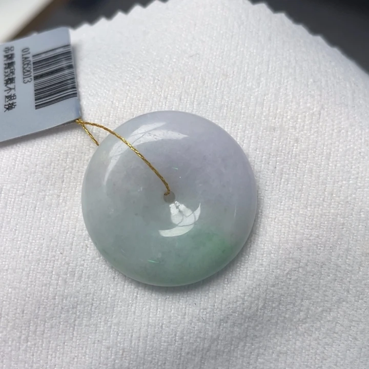 翡翠未镶嵌颈饰平安扣