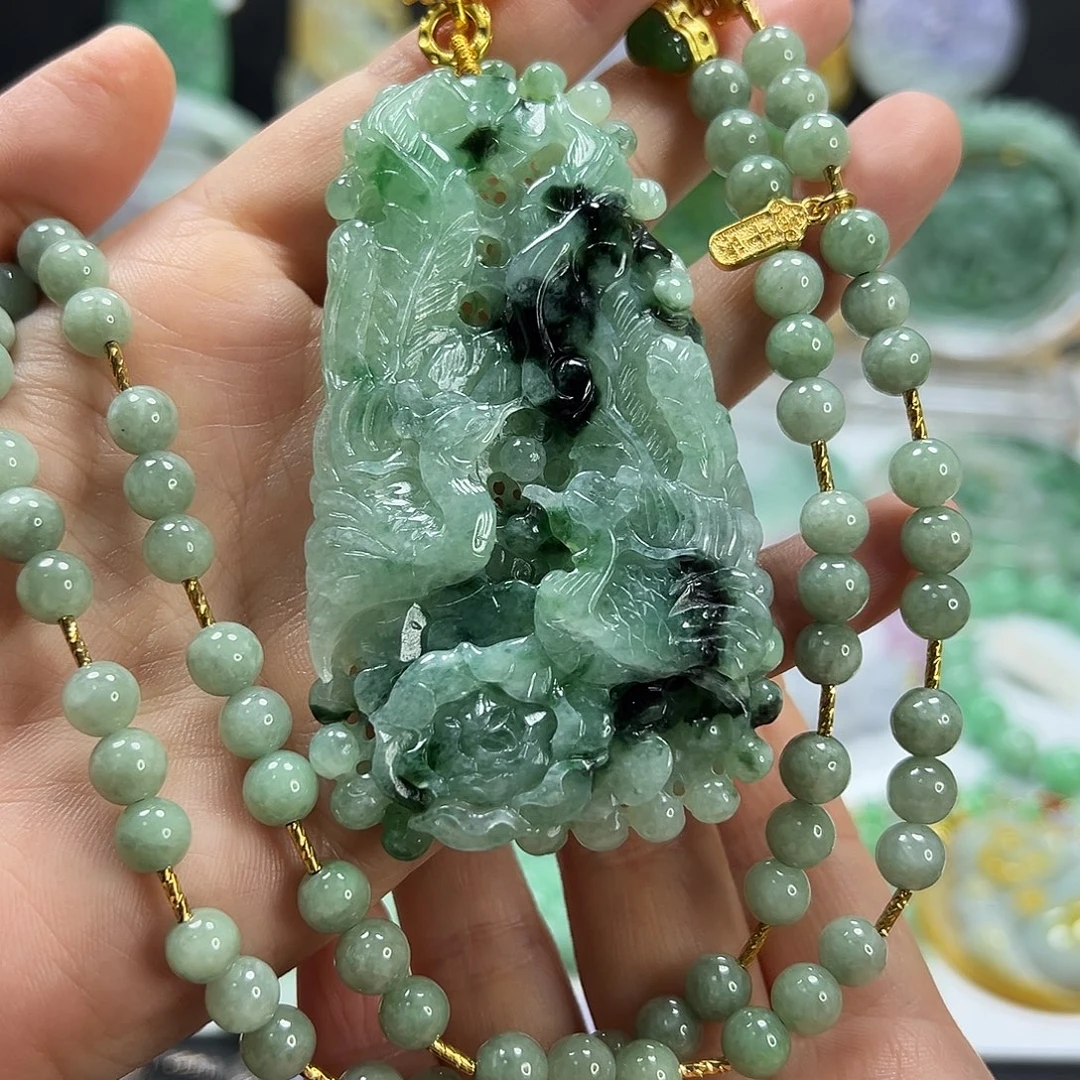 翡翠未镶嵌颈饰吊坠