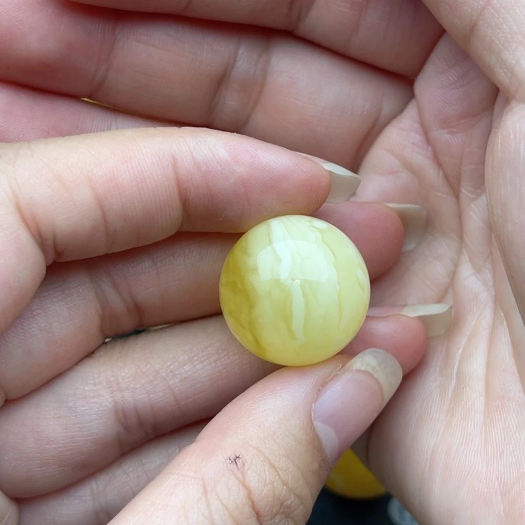 裸石琥珀未镶嵌滴**石蜜蜡圆珠梦