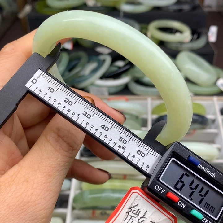 蛇纹石玉未镶嵌手镯948