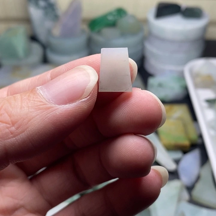 翡翠未镶嵌颈饰翡翠未镶嵌颈饰