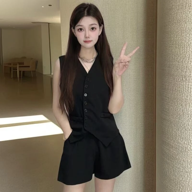 马甲+短裤夏季新款网红2025时尚女套装极简风简约通勤法式赫本风