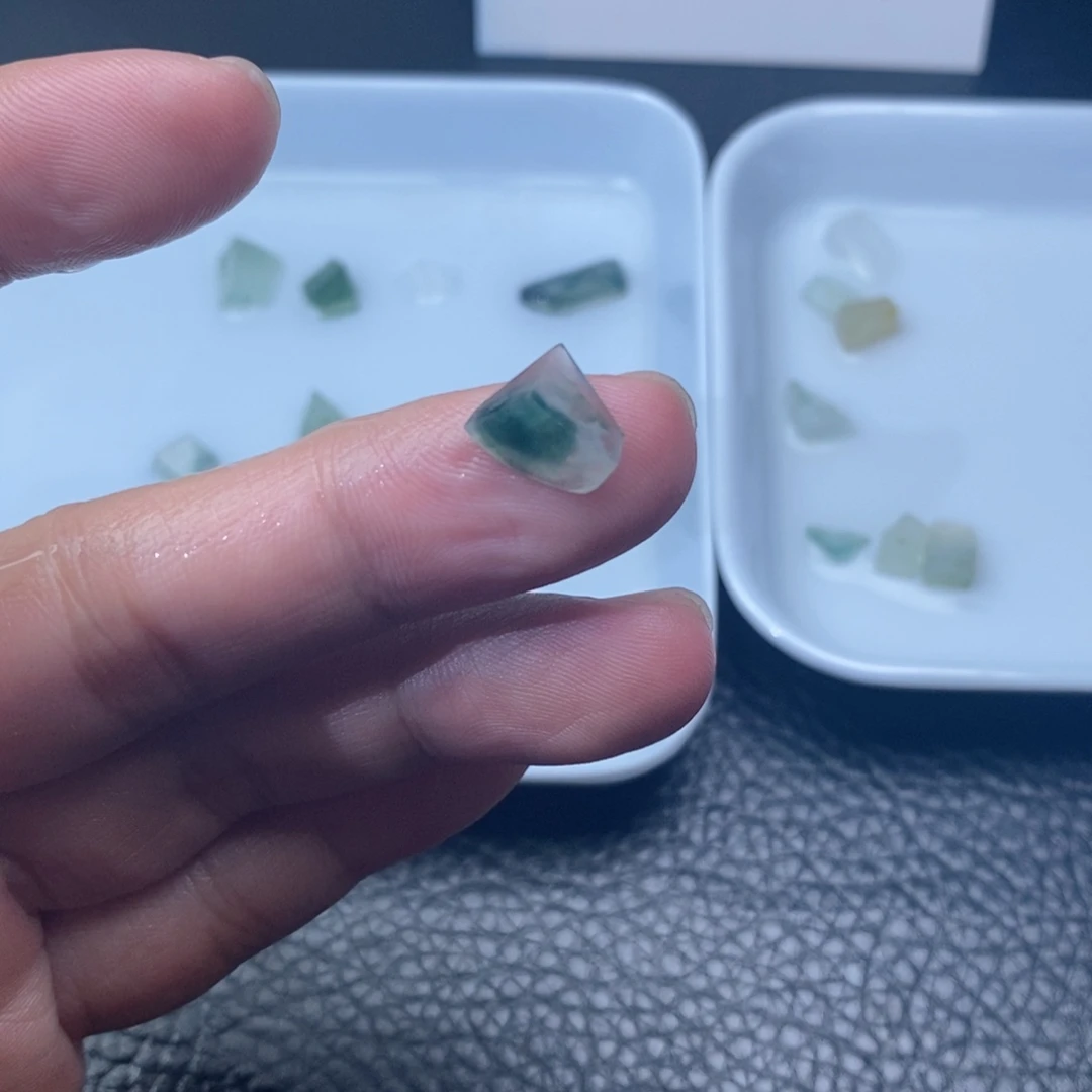 未镶嵌定制翡翠三角形