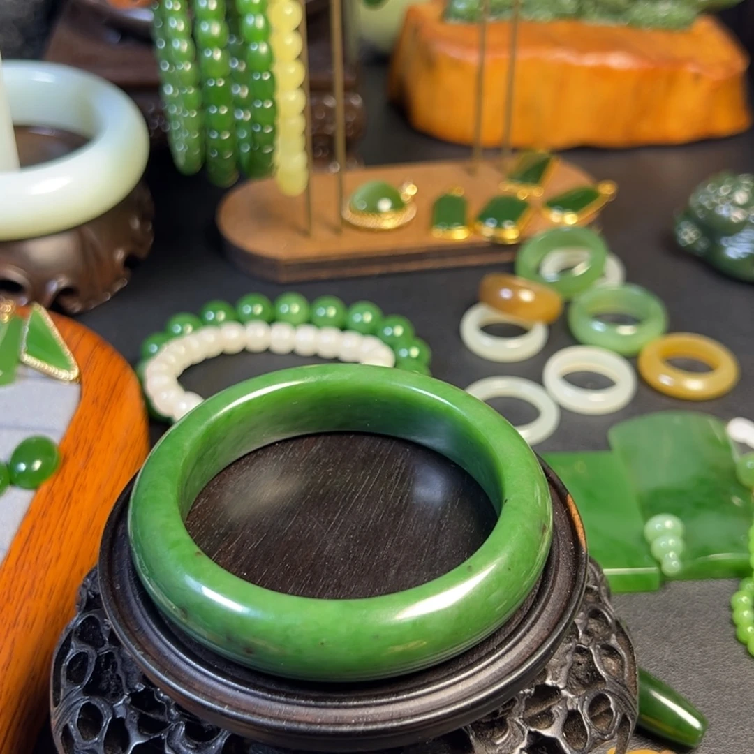 和田玉（碧玉）未镶嵌手镯