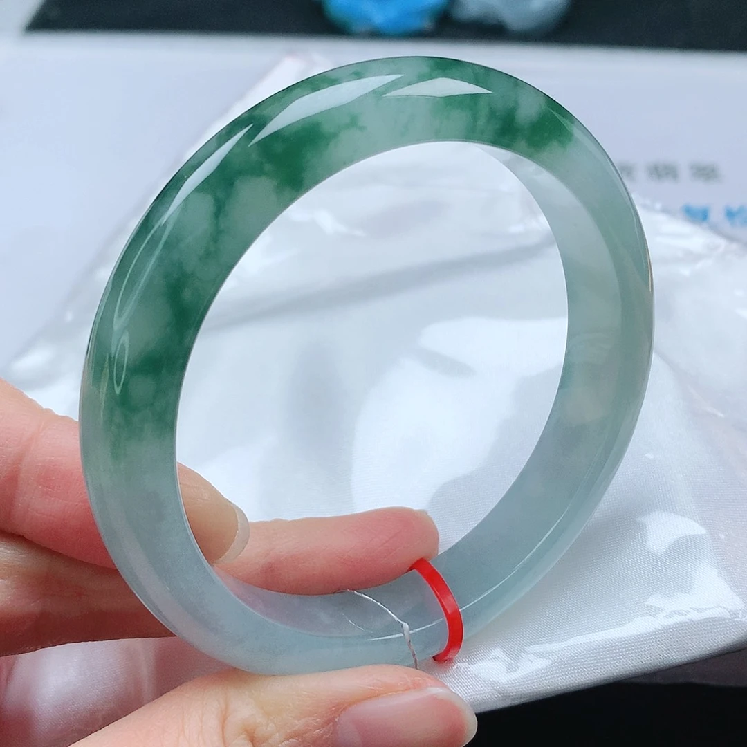 翡翠手镯未镶嵌59圈