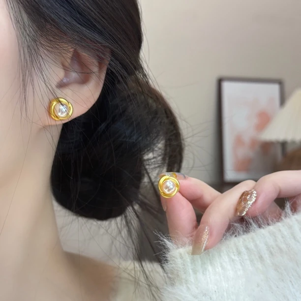 黑糖【耳饰】金色磨砂曼塔玫瑰粉珠珠耳钉法式复古耳环E1920