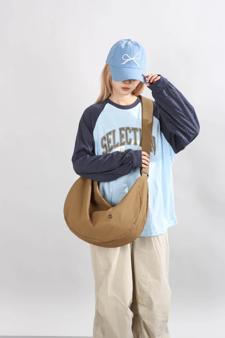 【聚驰专享】新款大容量单肩斜跨大饺子