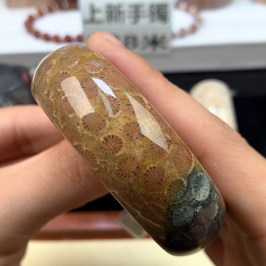 【闪购商品】颈饰未镶嵌硅化珊瑚（珊瑚玉）26号56圈一面红彩花花