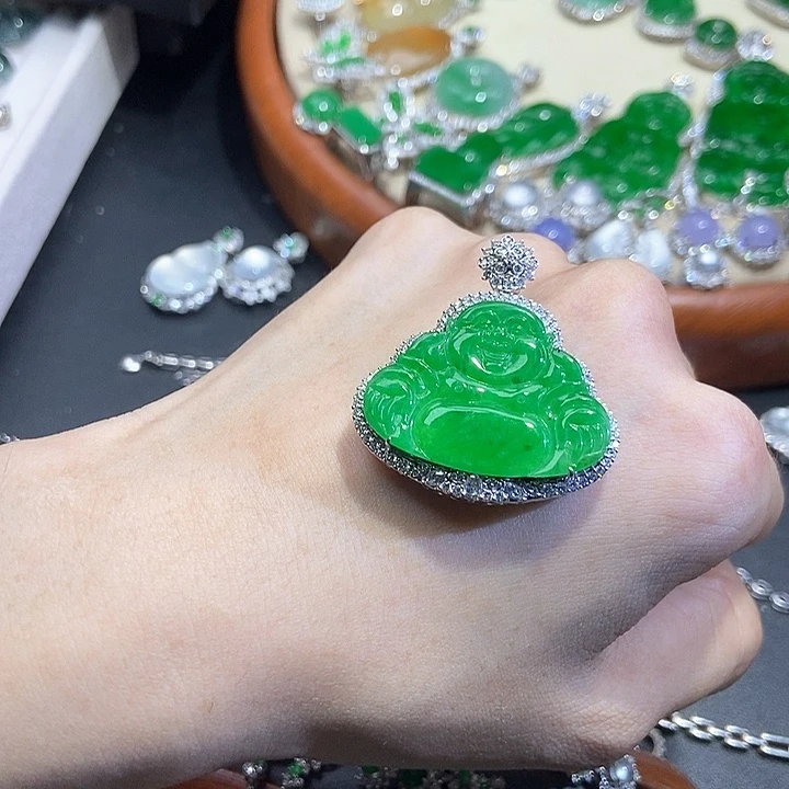 颈饰18K金镶嵌翡翠