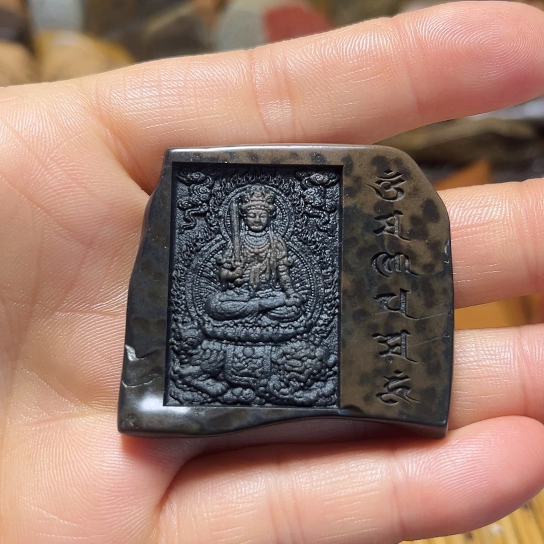 新疆原石雕刻手把件