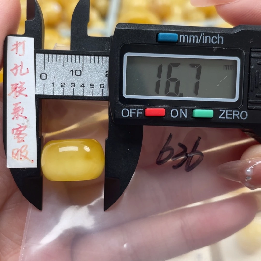 琥珀裸石未镶嵌蜜蜡墩子