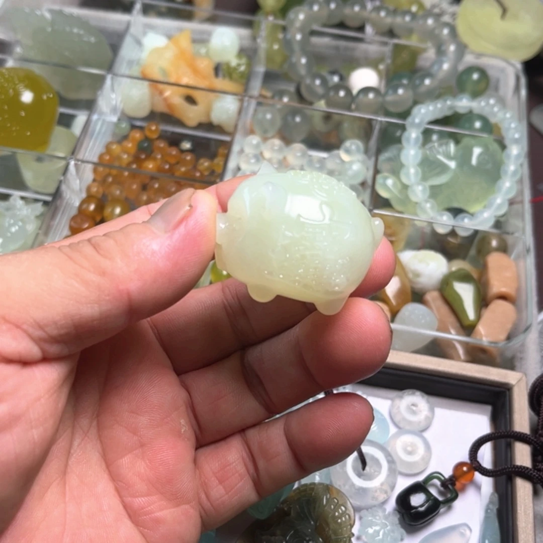 未镶嵌蛇纹石玉颈饰