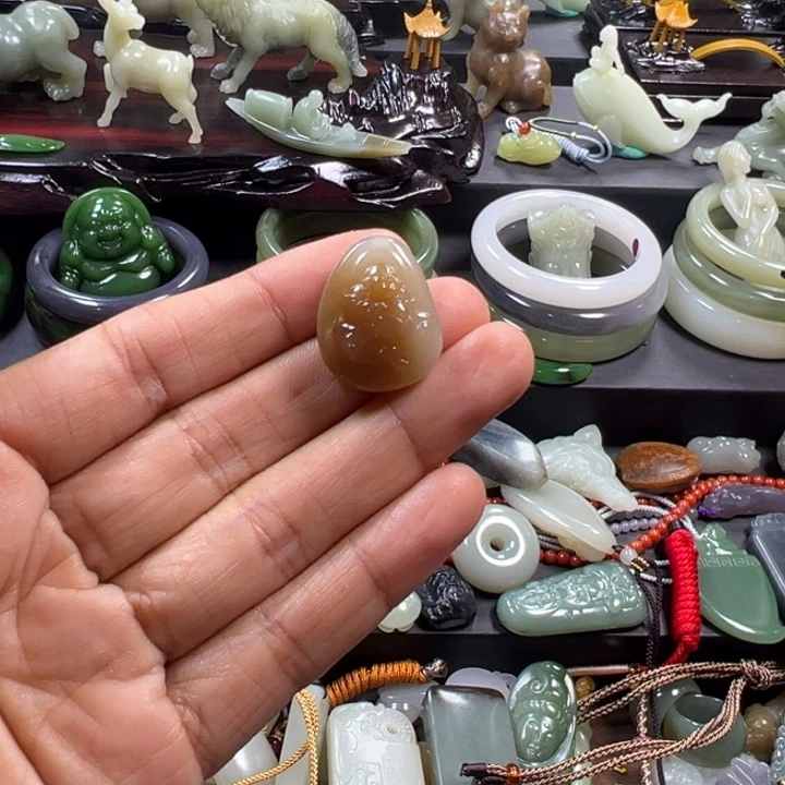 和田玉颈饰未镶嵌溶*宝