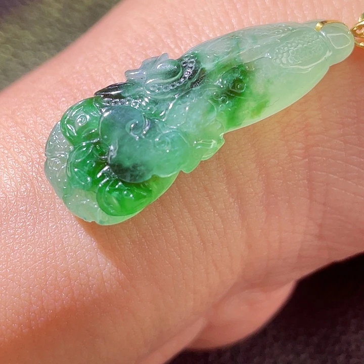 翡翠18K金镶嵌颈饰翡翠