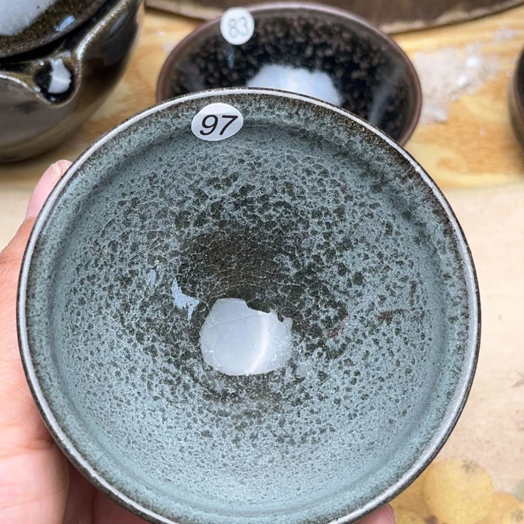 茶盏义兴龙窑坚持真柴烧落灰烧