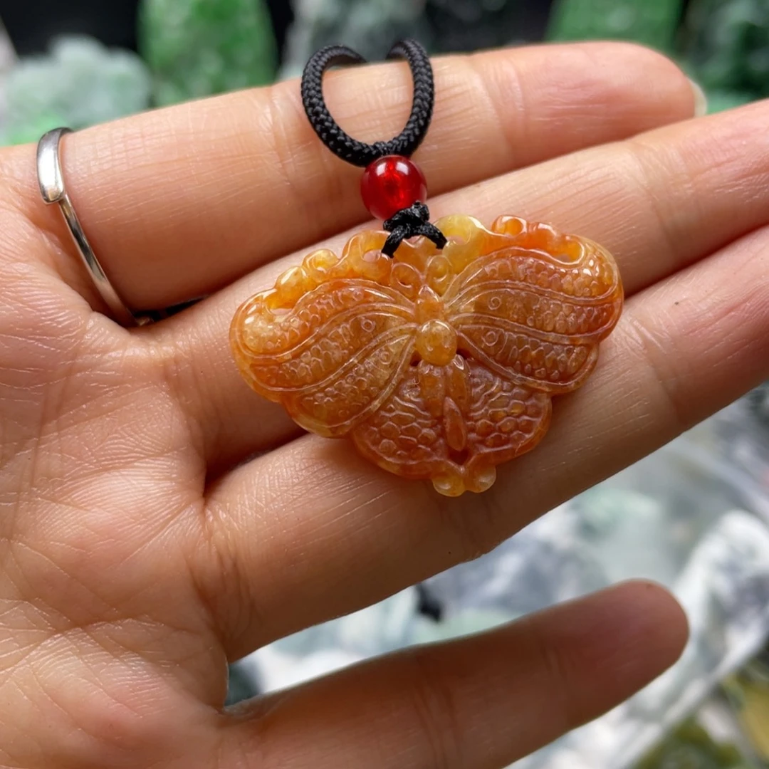 翡翠颈饰未镶嵌回**念牌子