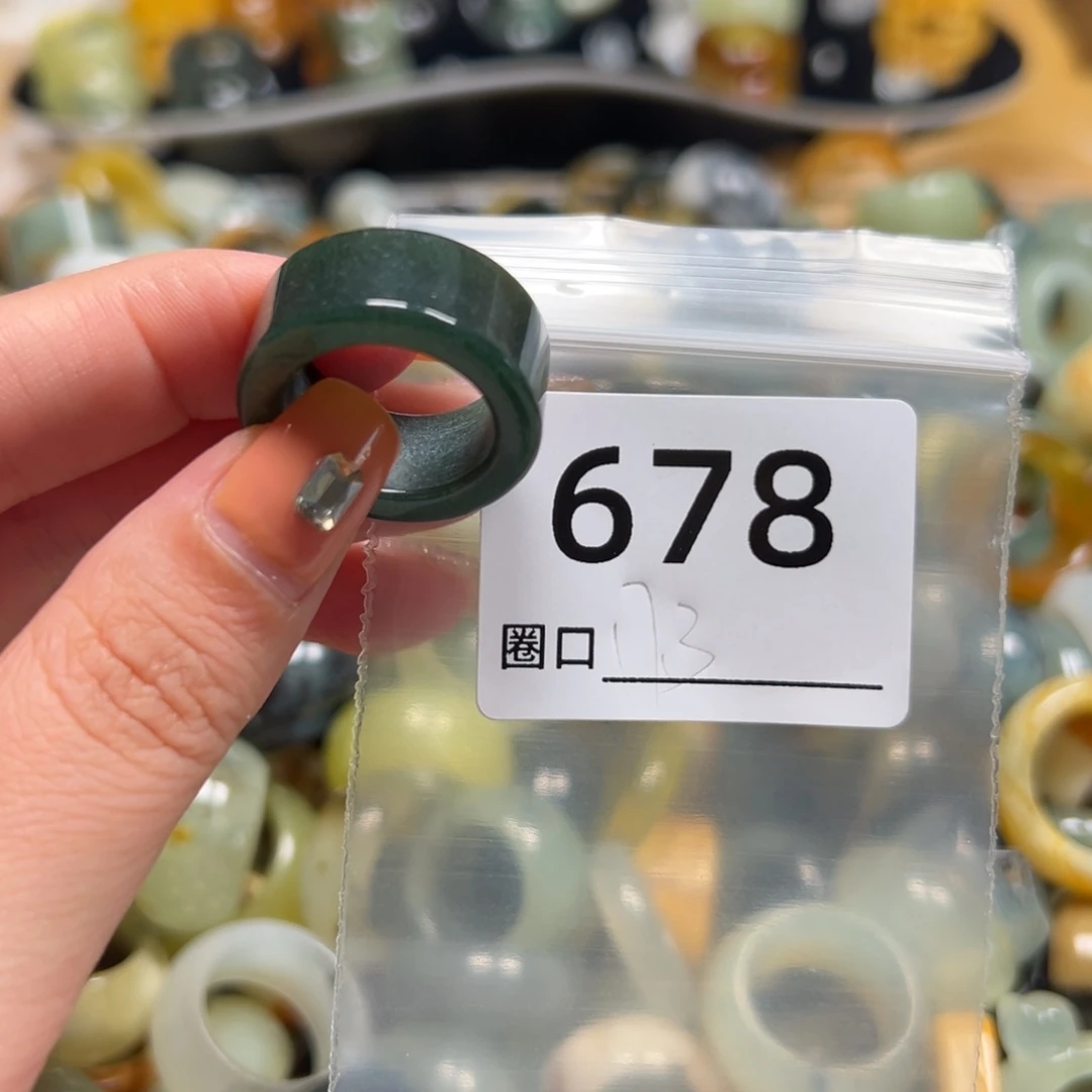 大***儿蛇纹石玉未镶嵌戒指