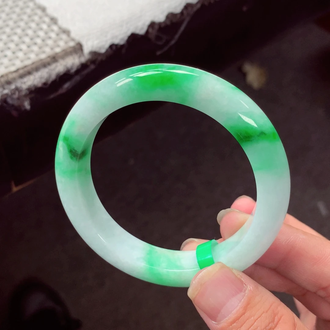 翡翠手镯未镶嵌小**~缅甸