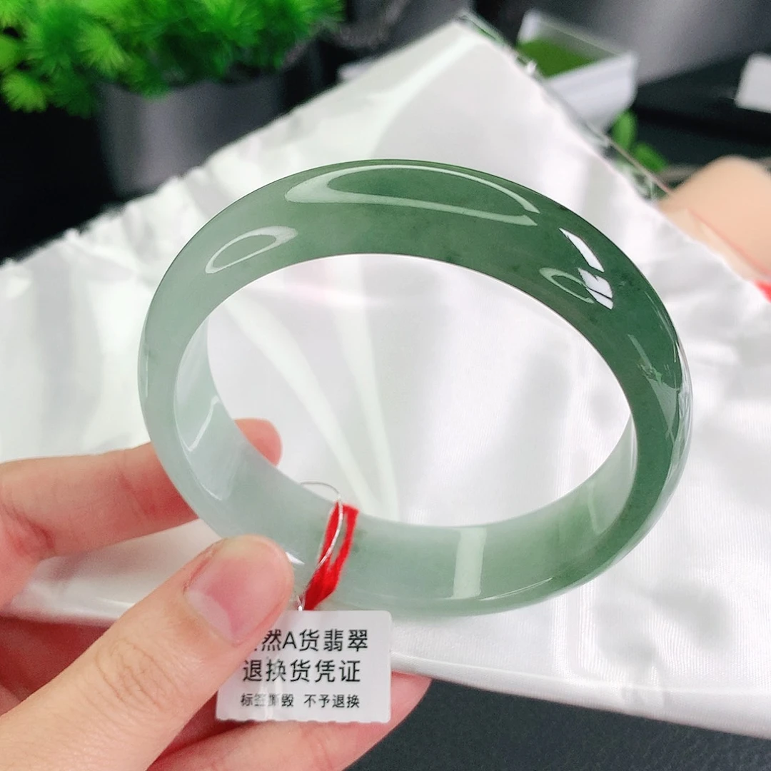 翡翠手镯未镶嵌59圈