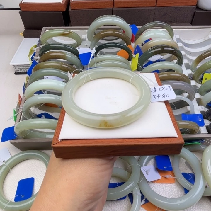 未镶嵌手镯和田玉七月