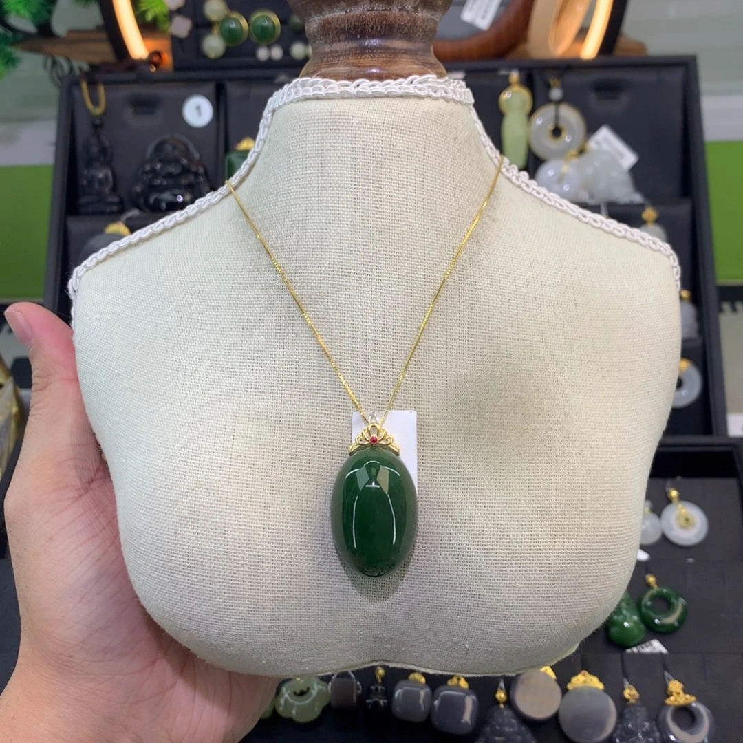 和田玉18K金镶嵌吊坠(赠链)