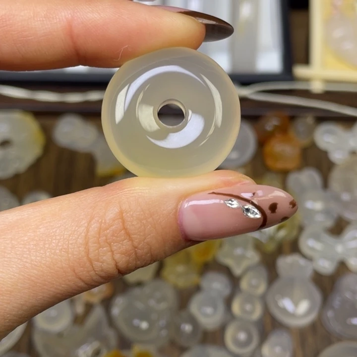 玛瑙/玉髓未镶嵌颈饰平安扣