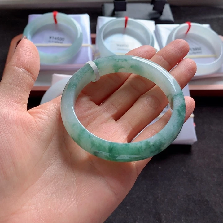 翡翠手镯未镶嵌手镯18