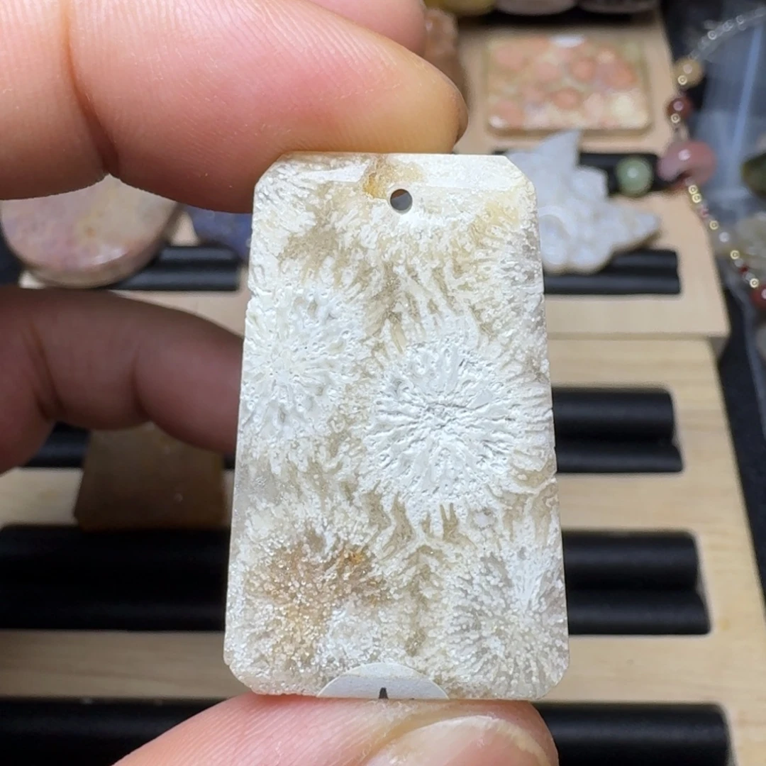 未镶嵌纯天然色有机玉石保真色硅化玉
