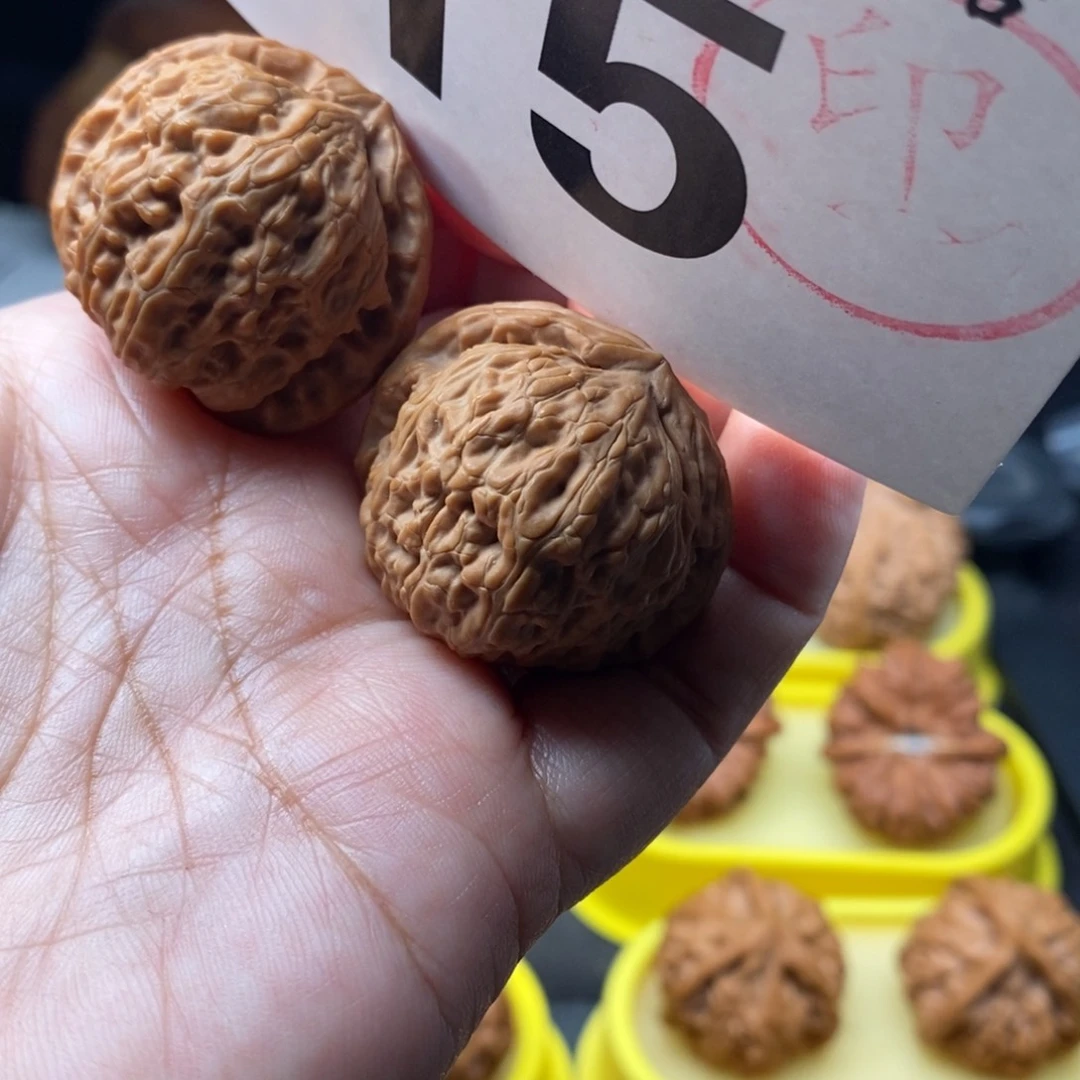 文玩核桃吊坠少*小白