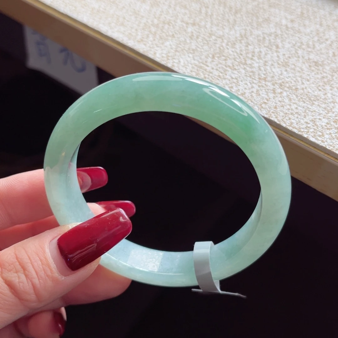 翡翠手镯未镶嵌手镯