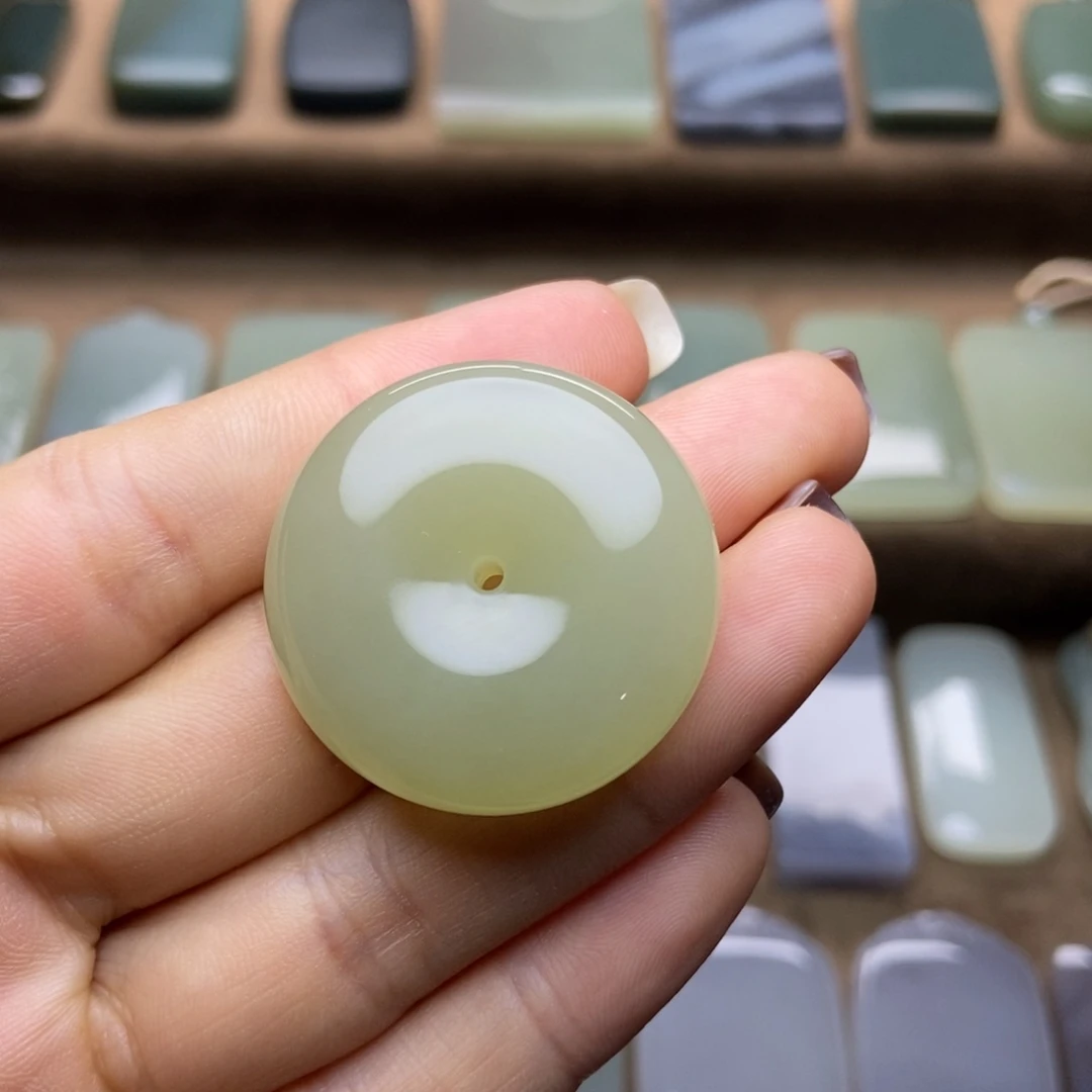 和田玉未镶嵌颈饰?****。