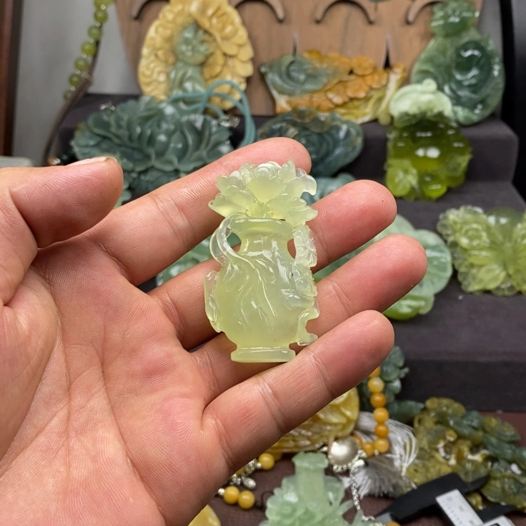 蛇纹石玉未镶嵌吊坠(赠链)
