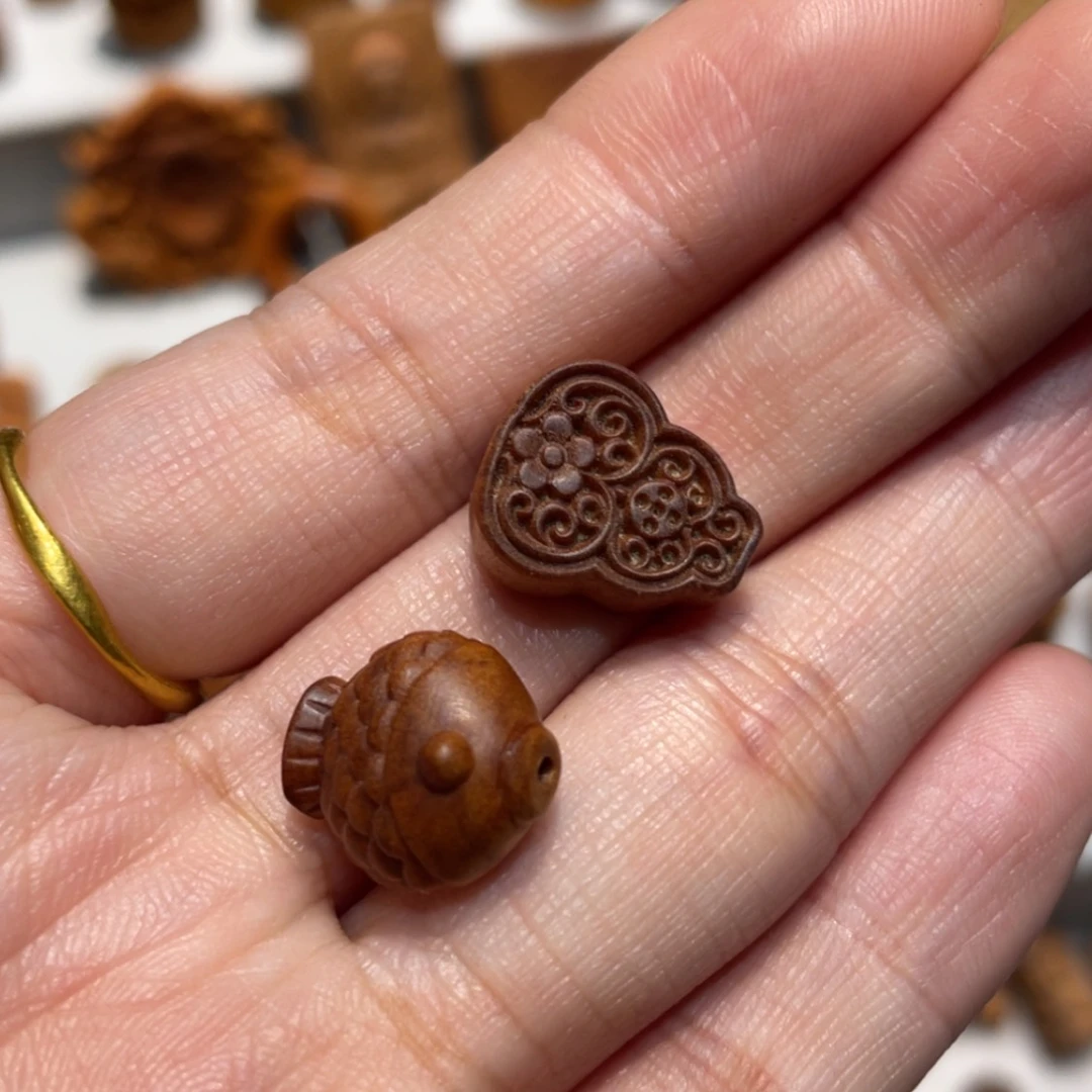 【闪购商品】檀香木吊坠用****8小吊坠奶香