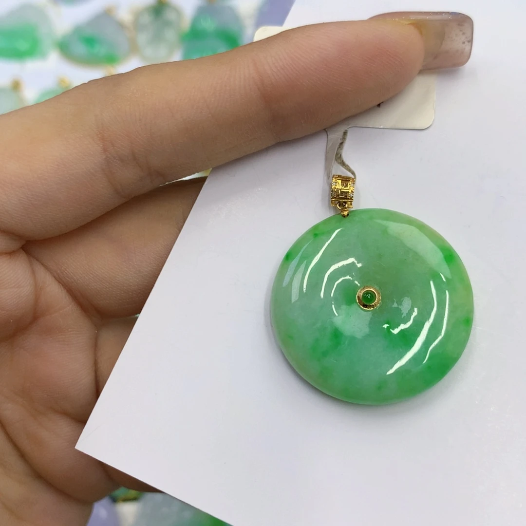 翡翠18K金镶嵌颈饰翡翠