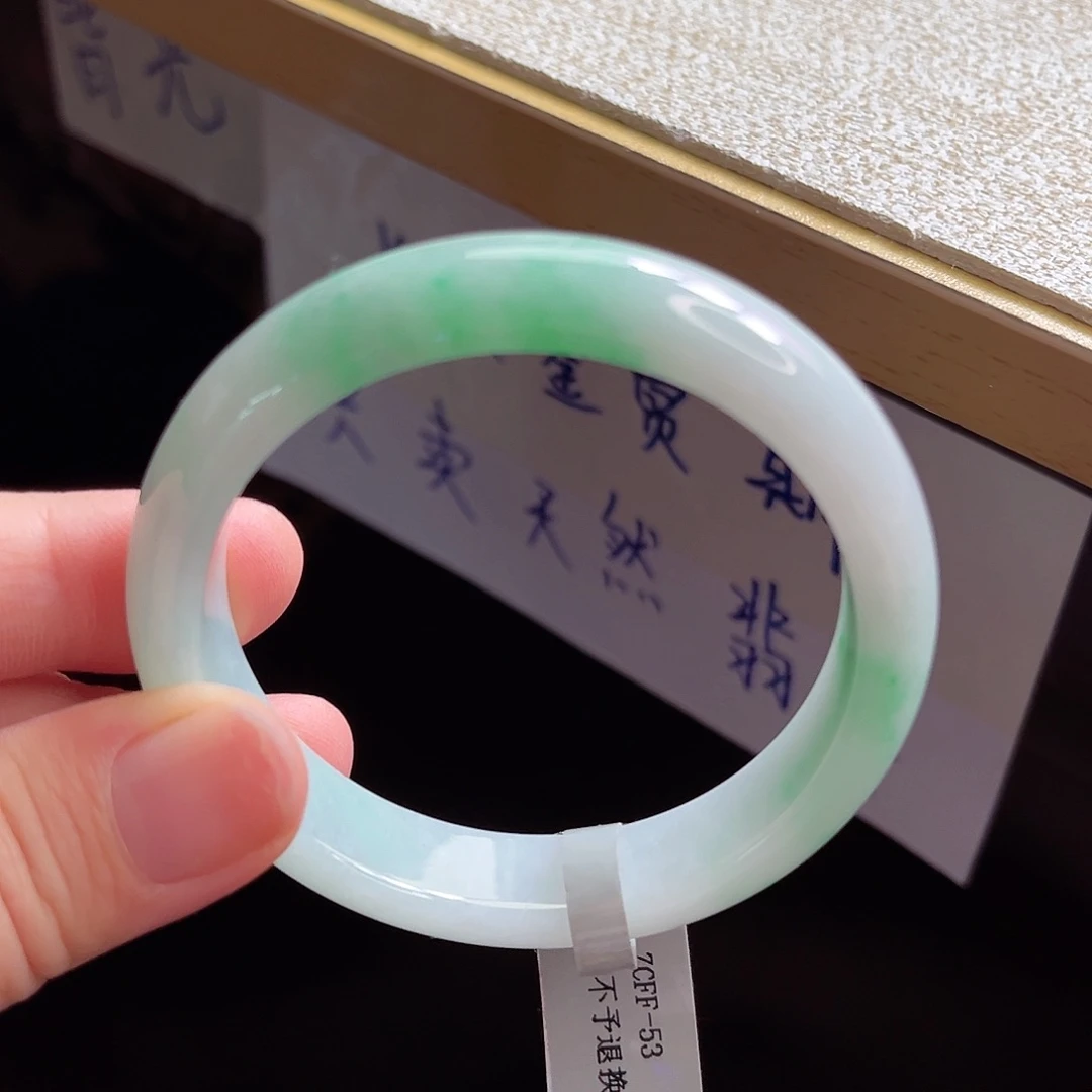 翡翠手镯未镶嵌手镯