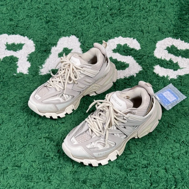 99新 Balenciaga/巴黎世家 Track1.0奶茶棕 老爹鞋 98新 38码