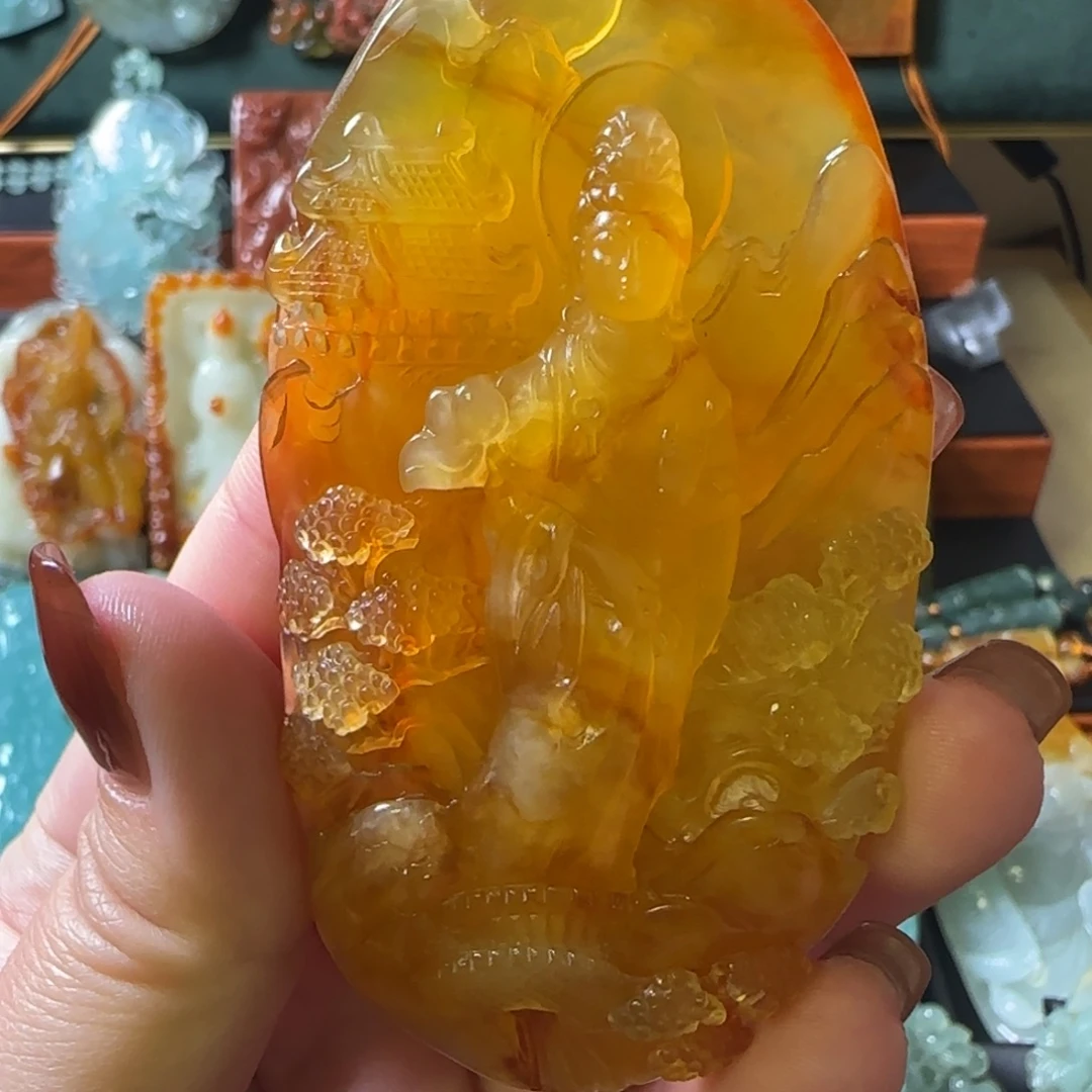 岫玉未镶嵌颈饰观音