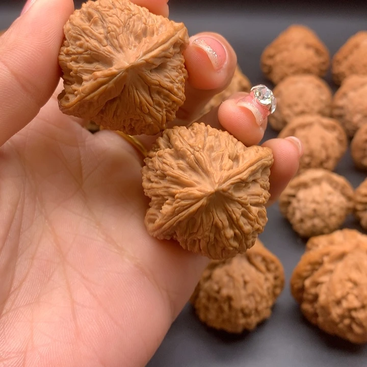 文玩核桃把件南疆石文玩核桃