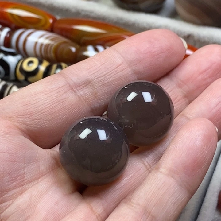 未镶嵌玛瑙/玉髓珠宝半成品20mm灰色两个