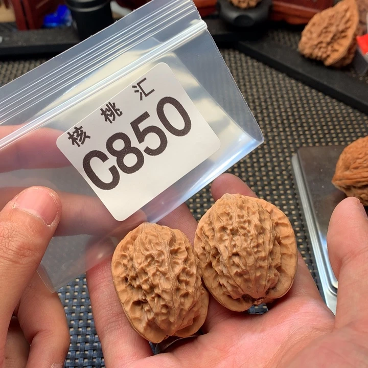 文玩核桃吊坠赤焰鸡心