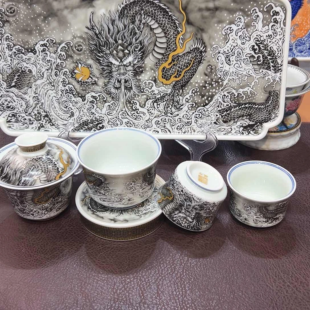 摆件景德镇陶瓷艺术展演区艺术展获一等