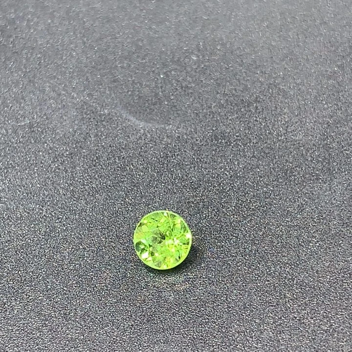 未镶嵌橄榄石笔搁L****Y1.655克拉