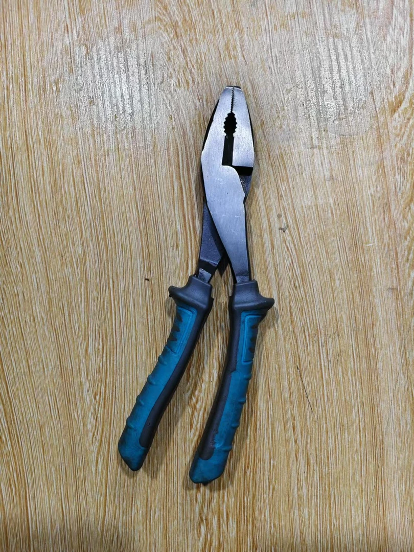 3006号  库存弯把钢丝钳一把（颜色三种发货时不挑不选）